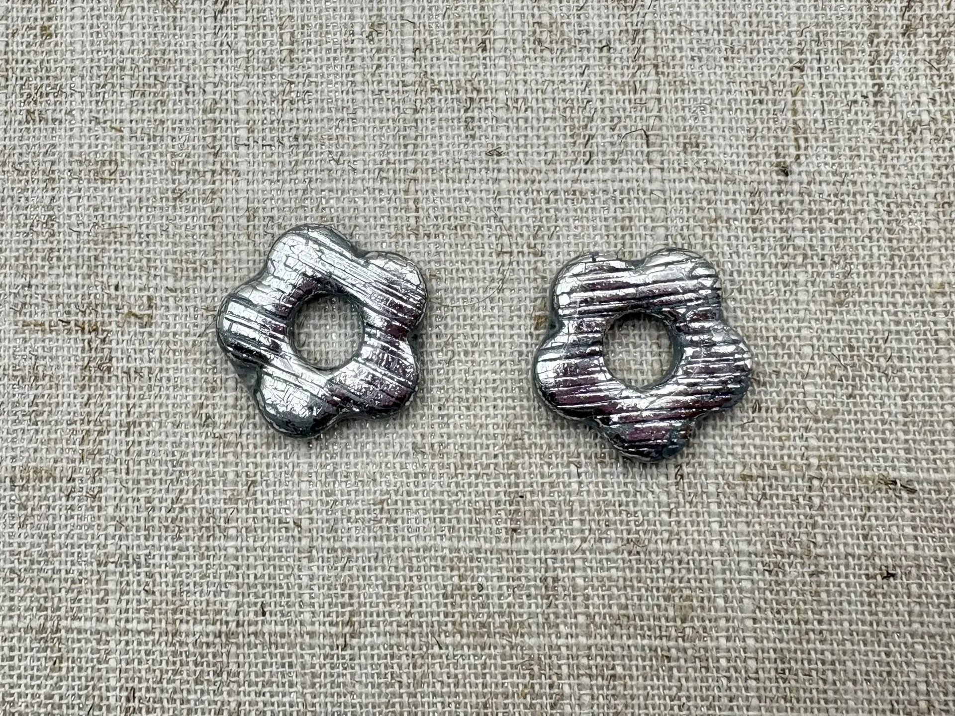 hachure argent h.webp