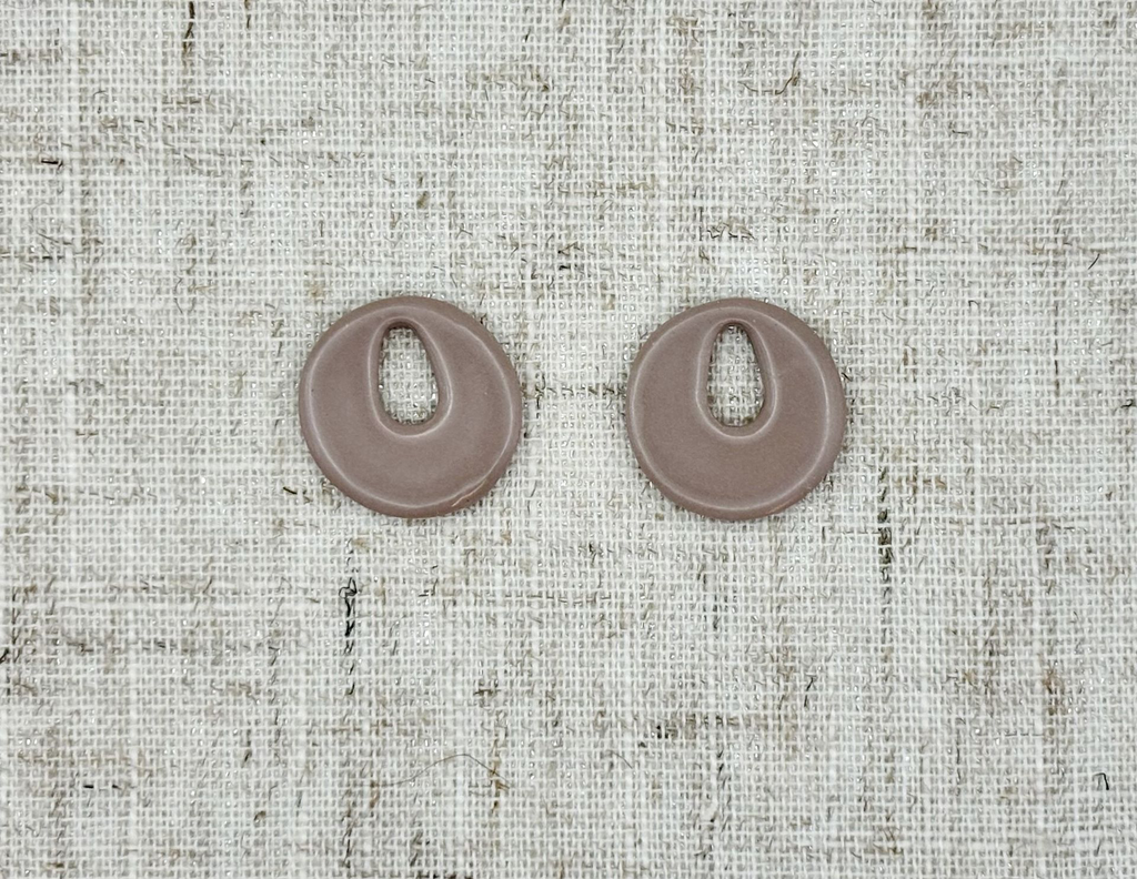 round taupe h.webp